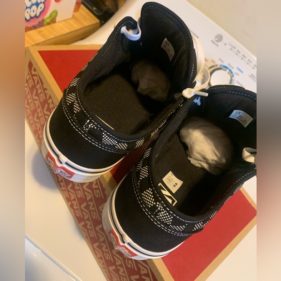 Vans - Picture 4 of 4